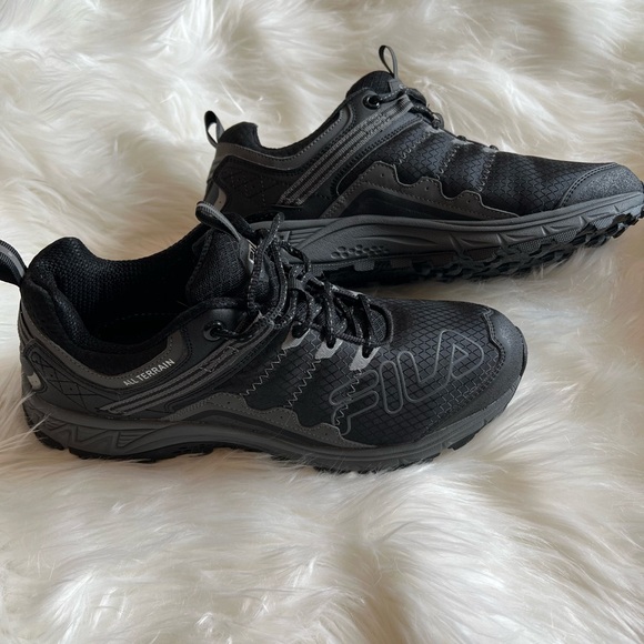 Men’s black Fila sneakers size 10 - Picture 1 of 7